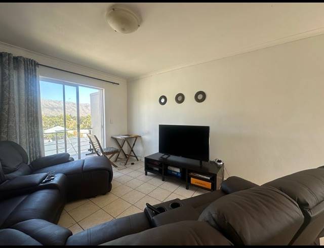 2 BEDROOM APARTMENT FOR SALE IN SIR LOWRY'S PASS